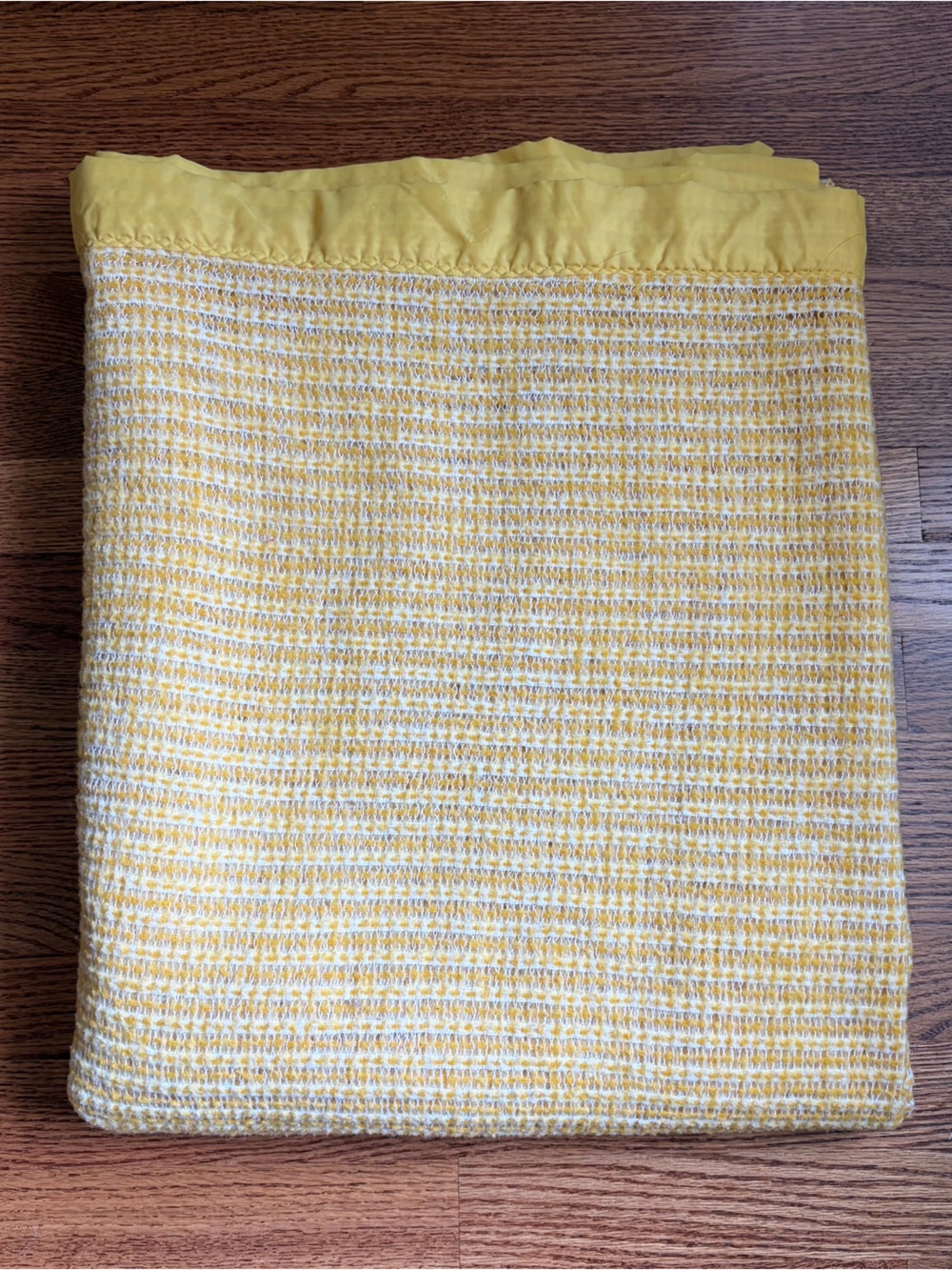 Vtg Twin Blanket Waffle Weave Satin/Nylon Trim 87x72 Yellow White Cottagecore